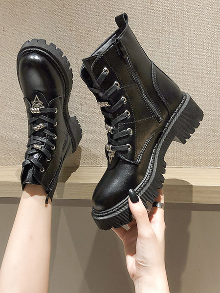 Нов модел дамски боти от еко кожа с връзки и метални елементи