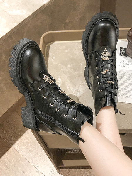 Нов модел дамски боти от еко кожа с връзки и метални елементи