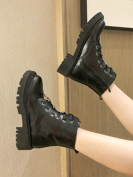 Нов модел дамски боти от еко кожа с връзки и метални елементи