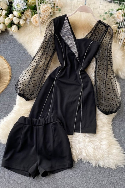 Елегантен дамски комплект от рокля с ръкави от тюл и къс панталон 