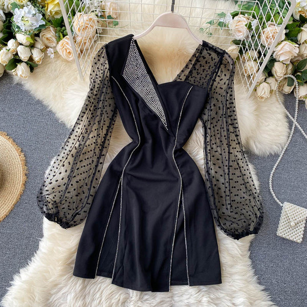 Елегантен дамски комплект от рокля с ръкави от тюл и къс панталон 