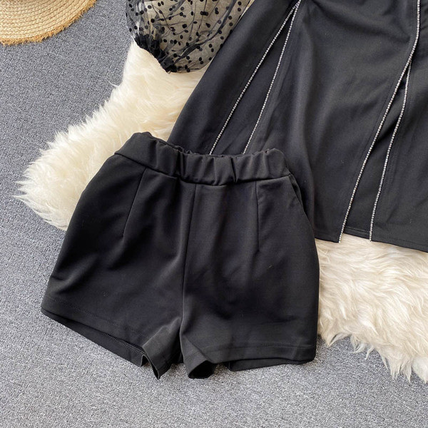 Елегантен дамски комплект от рокля с ръкави от тюл и къс панталон 