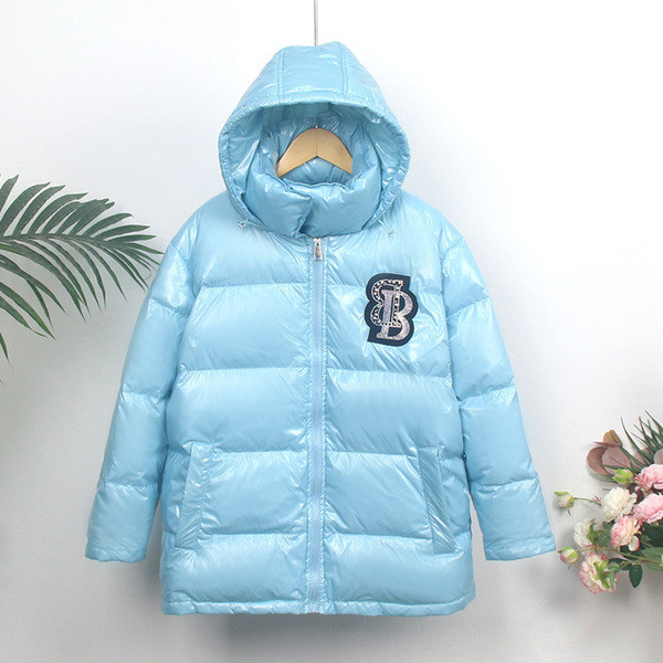 НОВ модел дамско зимно яке с бродерия и качулка 