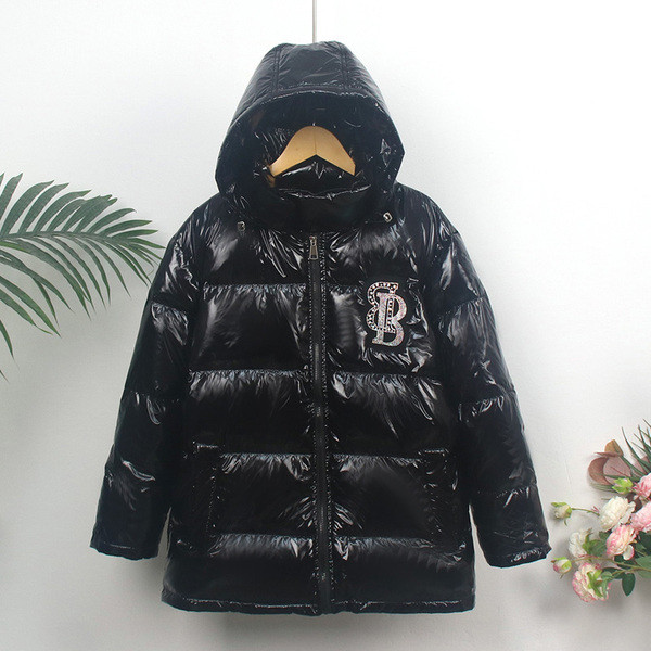 НОВ модел дамско зимно яке с бродерия и качулка 