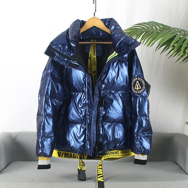 НОВ модел дамско зимно яке с лъскав ефект и и цип 