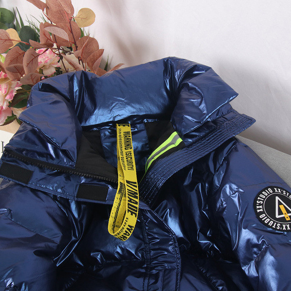 НОВ модел дамско зимно яке с лъскав ефект и и цип 