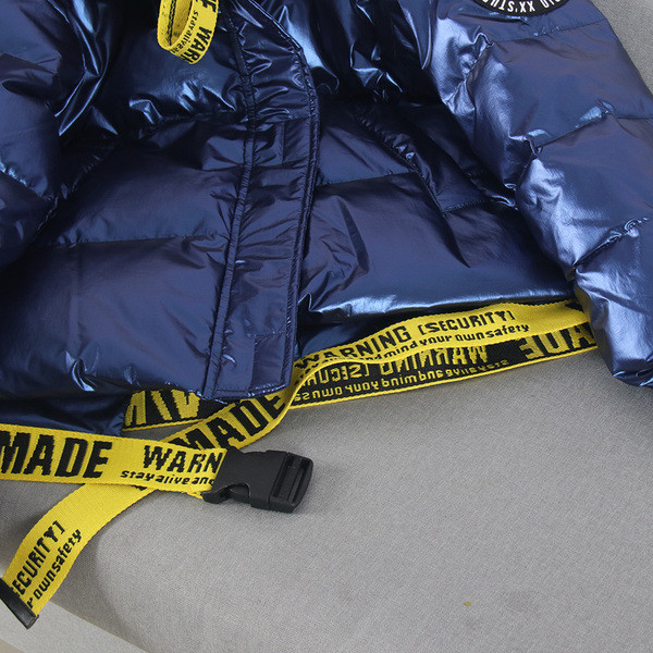 НОВ модел дамско зимно яке с лъскав ефект и и цип 