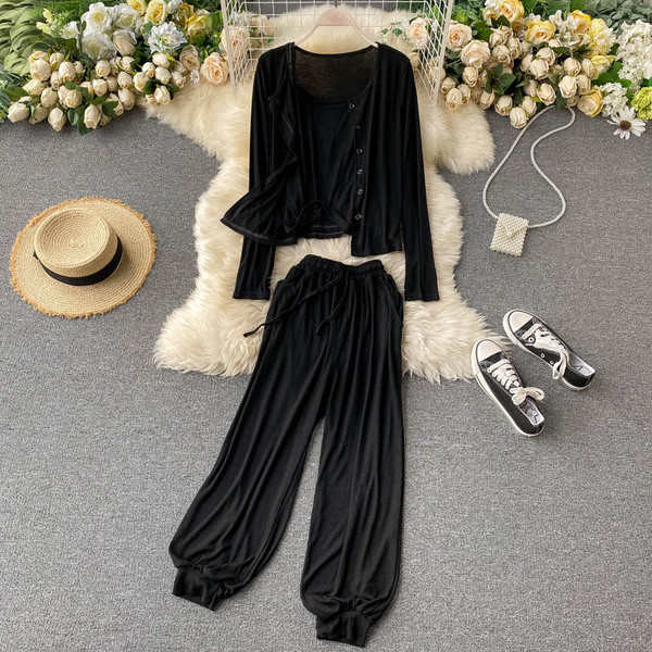 Дамски комплект от панталон, потник и жилетка