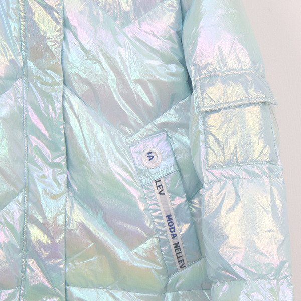 Дамско зимно яке с лъскав ефект и качулка 