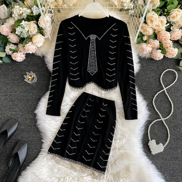 Черен дамски комплект от две части с камъни 