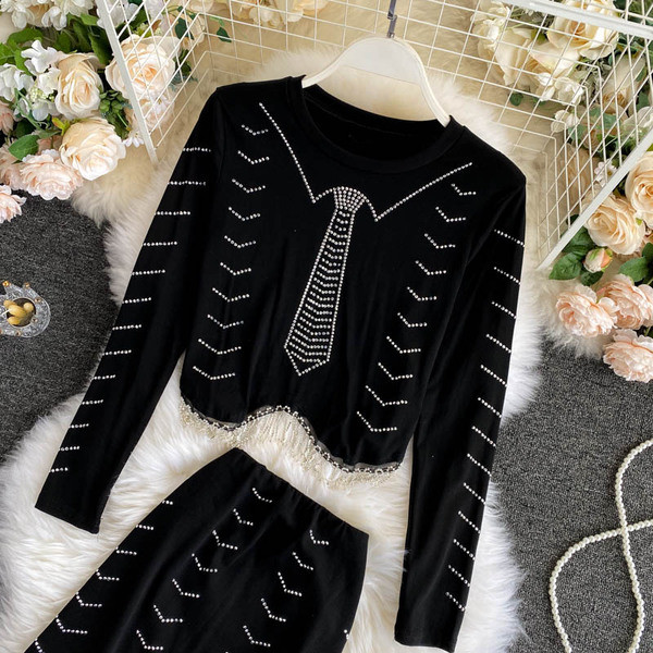 Черен дамски комплект от две части с камъни 