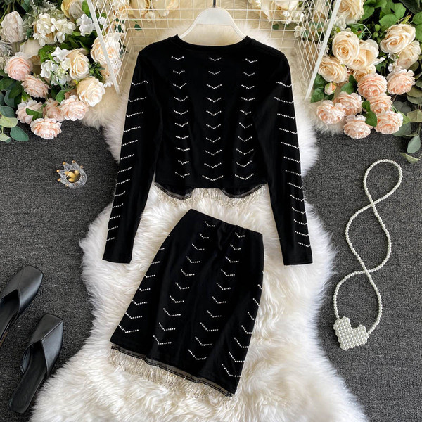 Черен дамски комплект от две части с камъни 