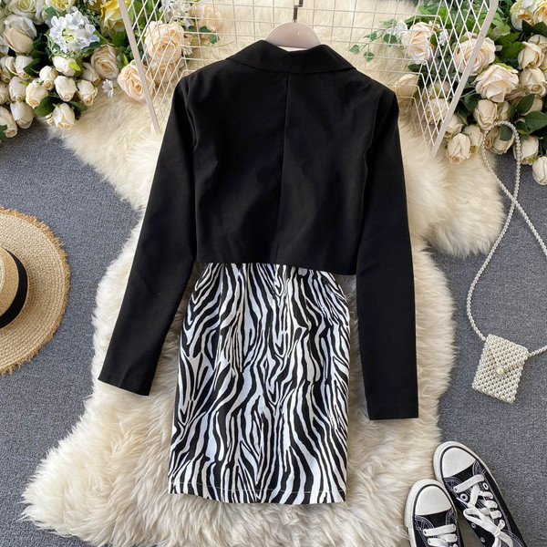 Модерен дамски комплект от рокля с животински принт и сако 