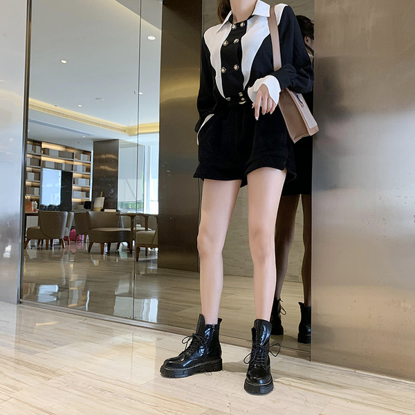 Дамски кожени боти с връзки и груба подметка 