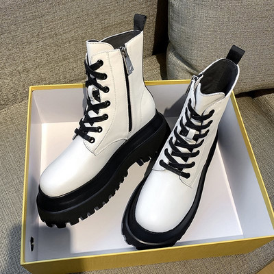 Актуални дамски боти от еко кожа с висока подметка и връзки