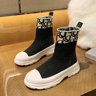 Дамски модерни боти с бродерия и равна подметка 