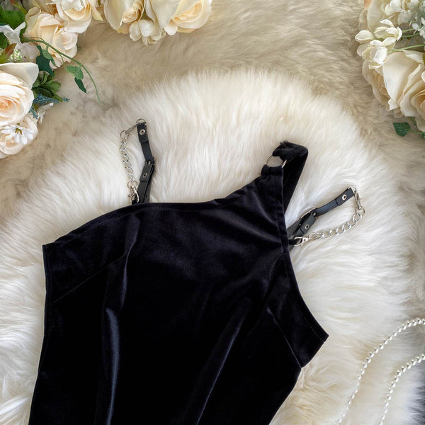 Черен дамски потник с метални презрамки 