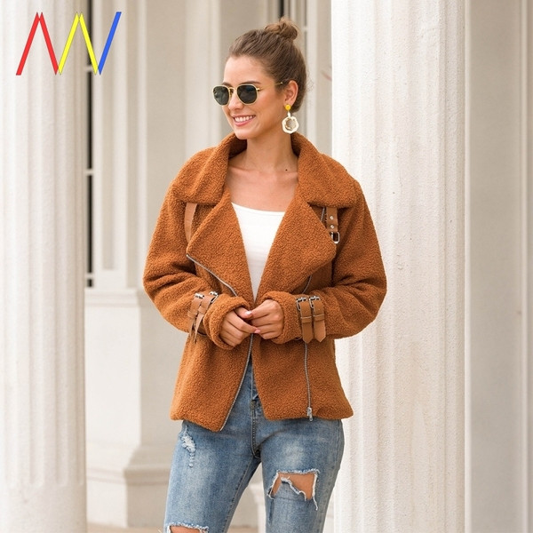 Дамско пухено яке с цип и катарами