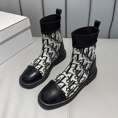 Нов модел дамски боти с равна подметка и надпис 