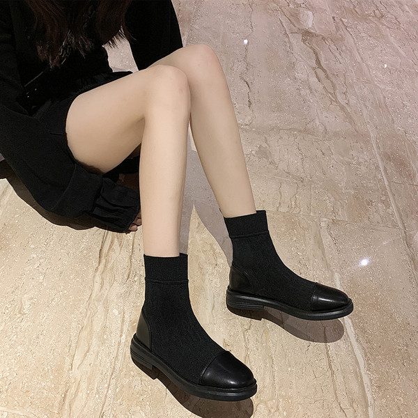 Нов модел дамски боти с равна подметка и надпис 