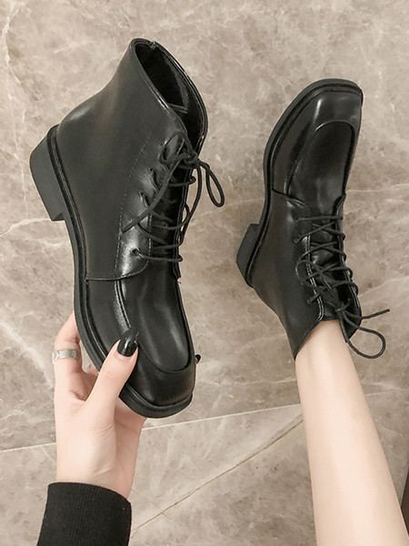 Ежедневни дамски боти с равна подметка и връзки