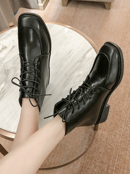 Ежедневни дамски боти с равна подметка и връзки