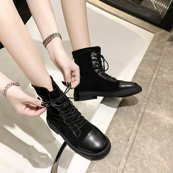 Кожени дамски  боти с равна подметка и връзки 