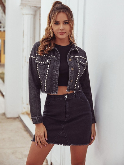 Късо модерно дънково яке с метални нитове