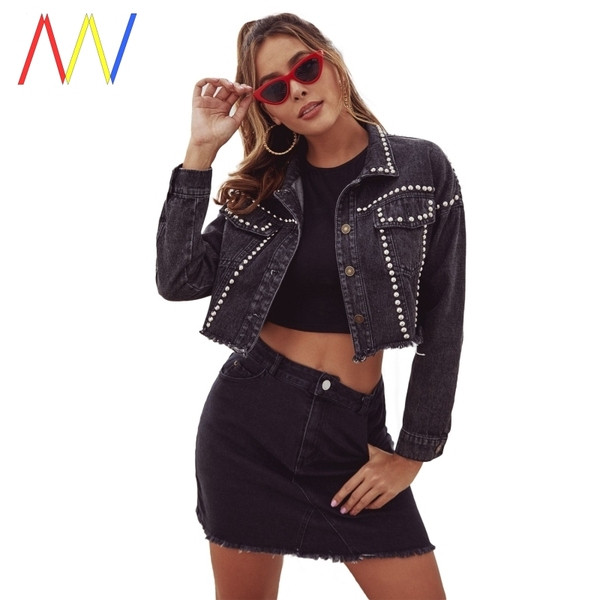 Късо модерно дънково яке с метални нитове