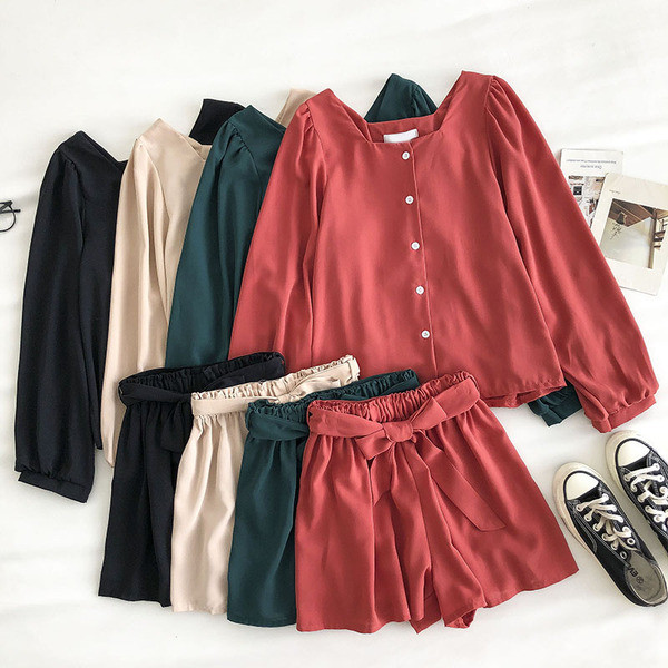 Дамски модерен комплект с копчета и колан