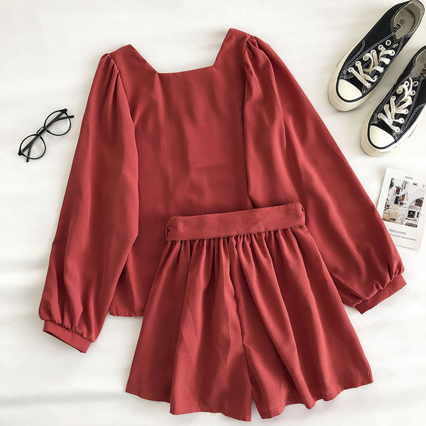 Дамски модерен комплект с копчета и колан