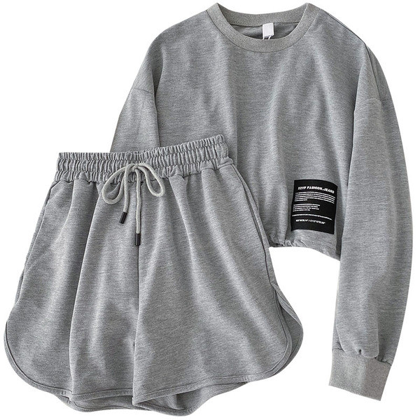 Дамски комплект от две части блуза и къси панталони