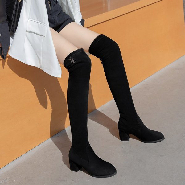 Дълги дамски ботуши с бродерия и 6.5 см ток