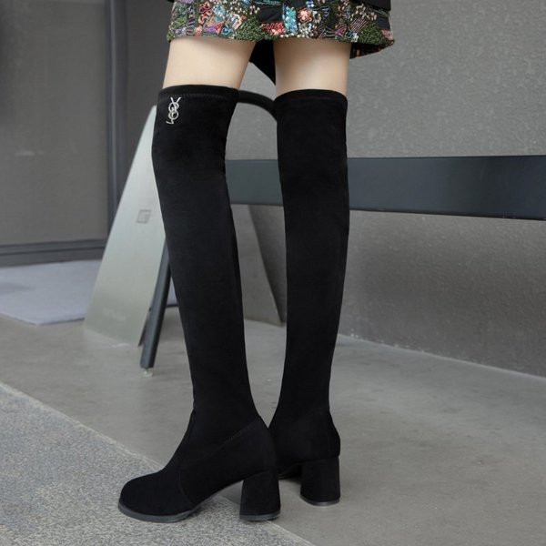 Дълги дамски ботуши с бродерия и 6.5 см ток