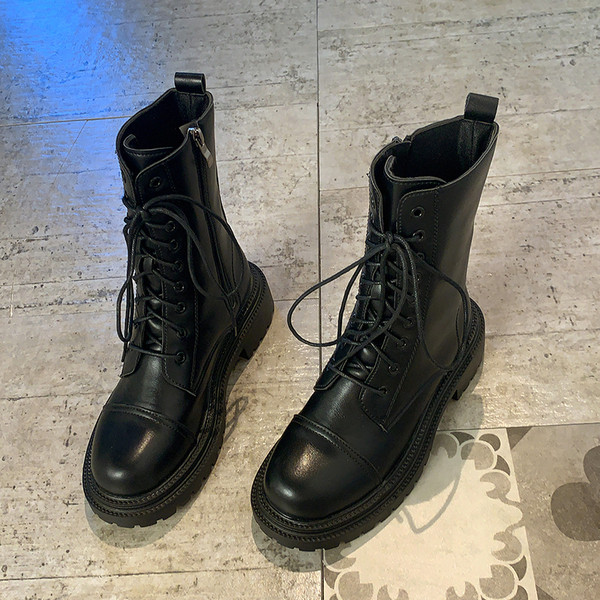 Ежедневни дамски  боти с  връзки в черен цвят