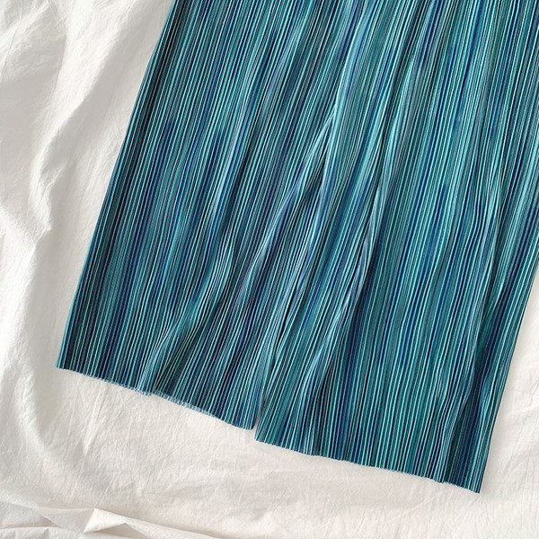 Плисиран дамски панталон ретро стил с висока талия