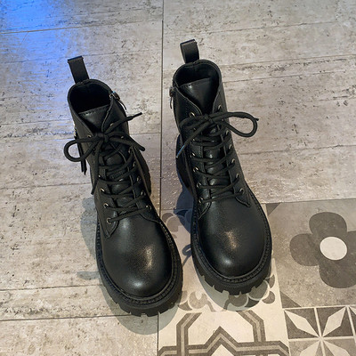 Ежедневни дамски боти с  груба подметка в черен цвят