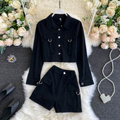 Черен дамски комплект от сако и къс панталон