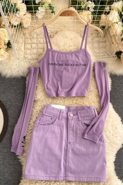 Лилав дамски комплект от пола и блуза с паднали ръкави и презрамки 