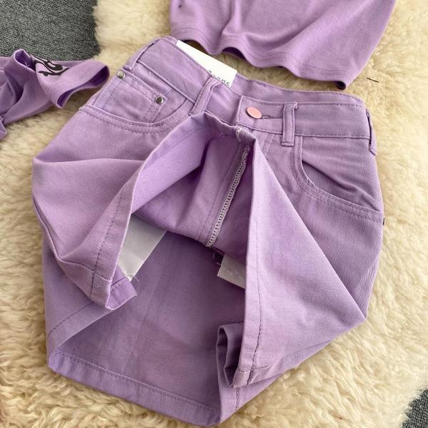 Лилав дамски комплект от пола и блуза с паднали ръкави и презрамки 