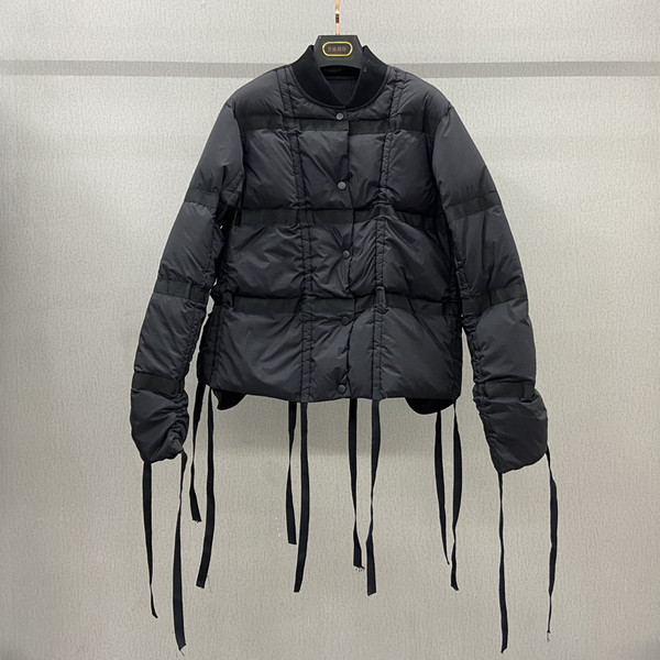 Дамско зимно яке с овално деколте и дълъг ръкав в черен цвят 