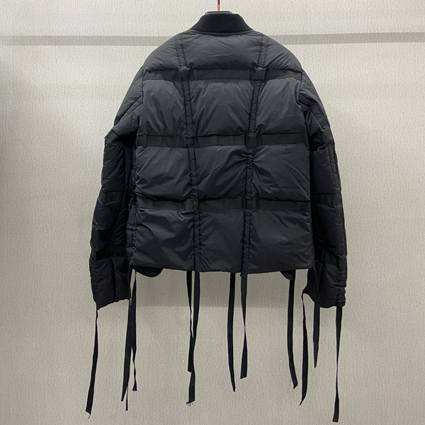 Дамско зимно яке с овално деколте и дълъг ръкав в черен цвят 