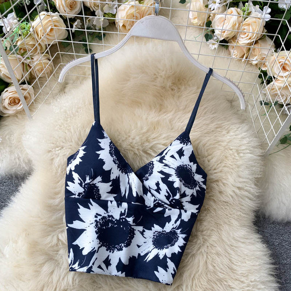 Черно-бял дамски комплект от пола с висока талия и потник