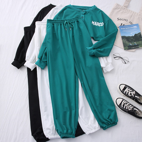 Спортен дамски комплект от две части панталон + блуза