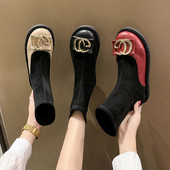 Нов модел дамски боти с метална декорация 