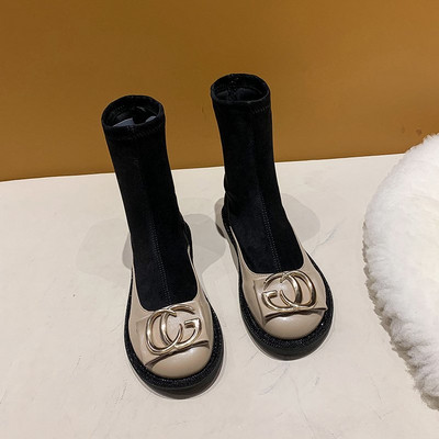 Нов модел дамски боти с метална декорация 