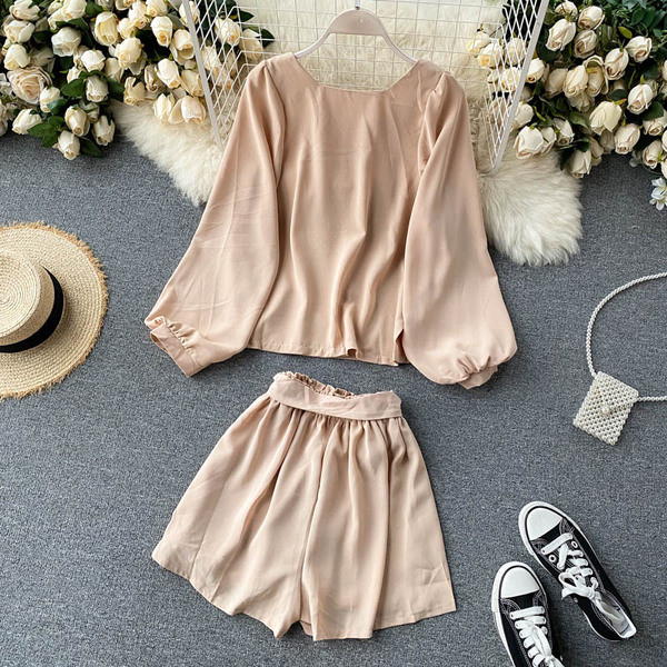 Дамски комплект включващ риза и панталон 