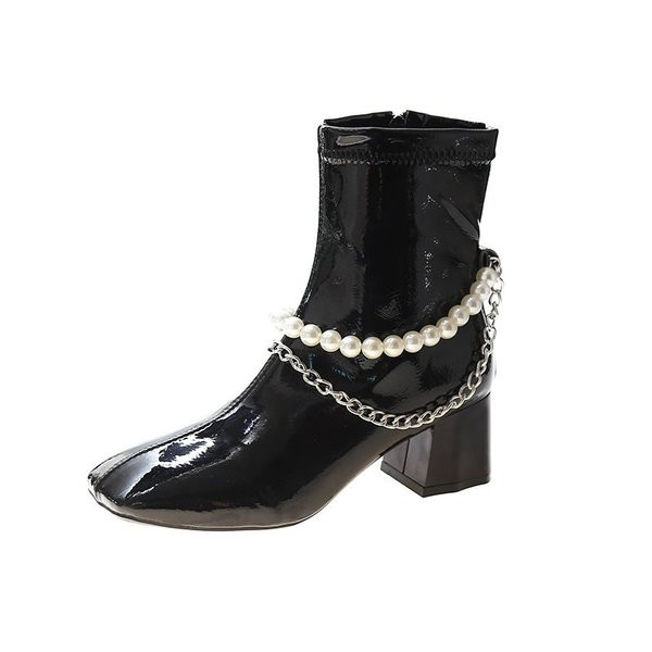 Модерни дамски боти с дебел ток, перли и метална верижка