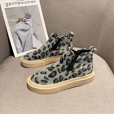 Дамски боти с леопардов десен и равна подметка