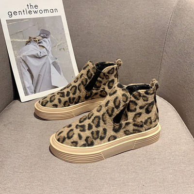 Дамски боти с леопардов десен и равна подметка